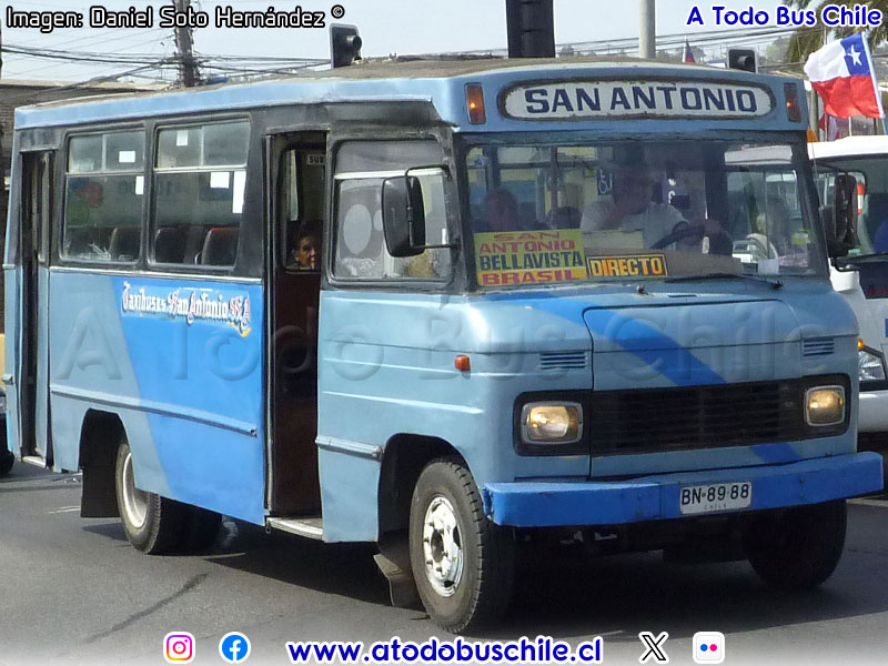 Cuatro Ases PH-7 / Mercedes Benz LO-708E / Taxibuses San Antonio S.A.